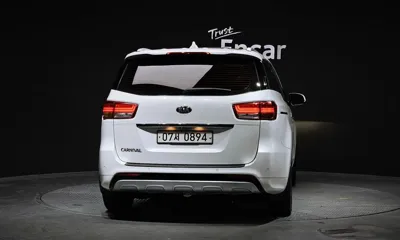 Kia Canival 2016, 146471 км, за 8126.86 USD