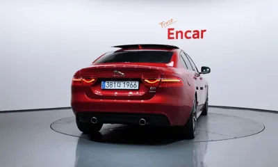 Jaguar XE 2019, 93169 км, за 10831.04 USD