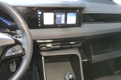 Roewe i5 2023, 26400 км, за 7213 USD - фото 10