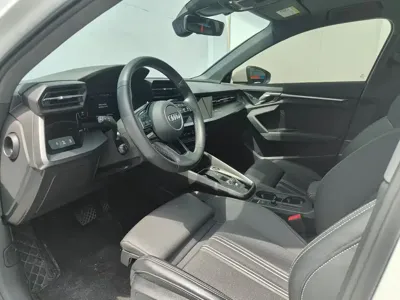 Audi A3 2023, 35000 км, за 18898.38 USD
