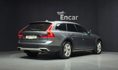 Volvo V90 2018, 131688 км, за 12871.35 USD