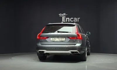Volvo V90 2018, 131688 км, за 12871.35 USD
