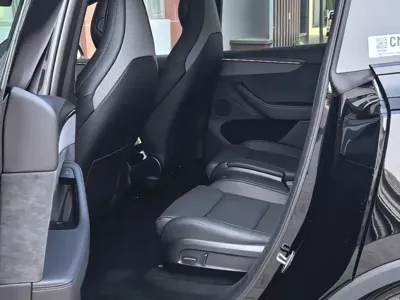 Tesla Model Y L