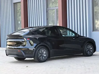 Tesla Model Y L