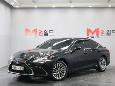 Lexus ES · 2021 год