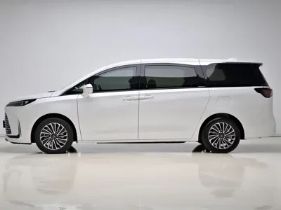 Buick GL8 Hybrid 2025, 9900 км, за 35321.67 USD
