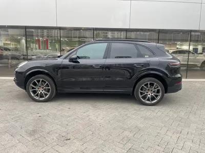 Porsche Cayenne Hybrid 2022, 41000 км, за 69057.68 USD
