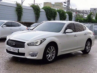 Infiniti Q70 2015, 142632 км, за 4561.08 USD