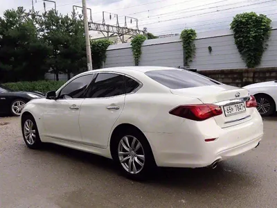 Infiniti Q70 2015, 142632 км, за 4561.08 USD