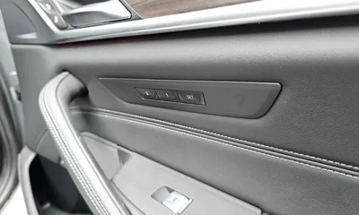 BMW 5-Series 2023, 35958 км, за 33372.39 USD - фото 32