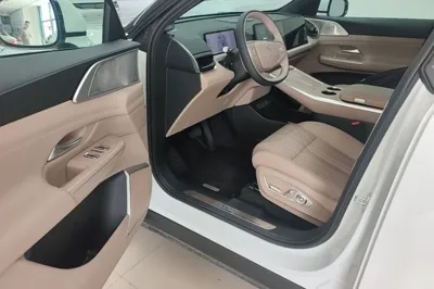 Xpeng G9 2026, 3200 км, за 35758 USD - фото 23
