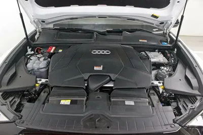 Audi Q8 2023, 37332 км, за 48247.34 USD - фото 6