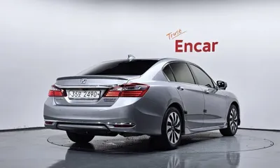 Honda Accord 2017, 100086 км, за 9518.18 USD