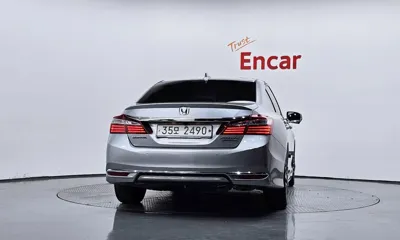 Honda Accord 2017, 100086 км, за 9518.18 USD