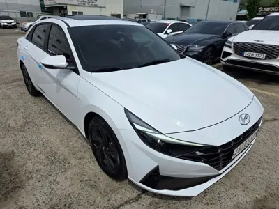Hyundai Avante 2023, 17886 км, за 13121.96 USD
