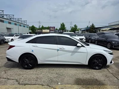 Hyundai Avante 2023, 17886 км, за 13121.96 USD