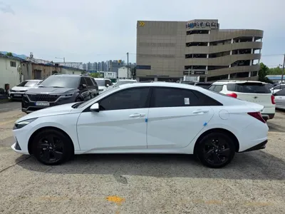 Hyundai Avante 2023, 17886 км, за 13121.96 USD