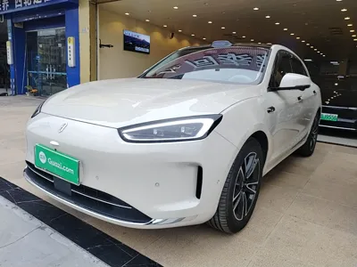 Hima AITO M5 · 2025 год