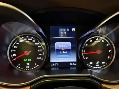 Mercedes-Benz V-Class 2021, 60000 км, за 37962.77 USD