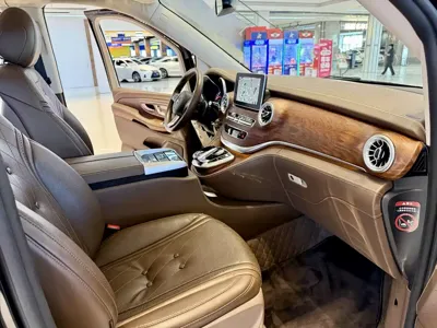 Mercedes-Benz V-Class 2021, 60000 км, за 37962.77 USD - фото 11