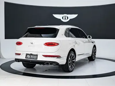 Bentley Bentayga 2025, 4000 км, за 439661.87 USD