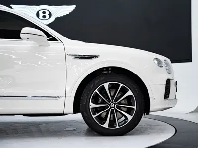 Bentley Bentayga 2025, 4000 км, за 439661.87 USD - фото 24