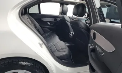 Mercedes-Benz C-Class 2020, 64679 км, за 15239.09 USD - фото 12