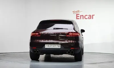 Porsche Macan 2017, 120308 км, за 18698.38 USD