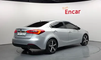 Kia K3 2015, 128189 км, за 3700.03 USD