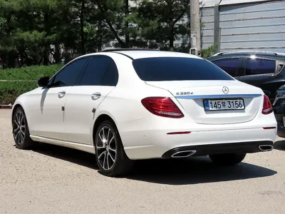 Mercedes-Benz E-Class 2017, 63891 км, за 13456.74 USD