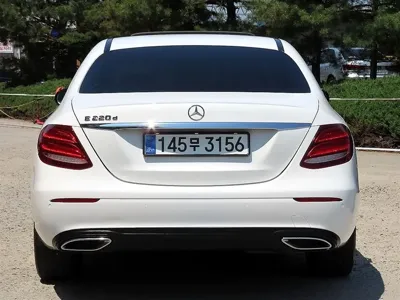 Mercedes-Benz E-Class 2017, 63891 км, за 13456.74 USD