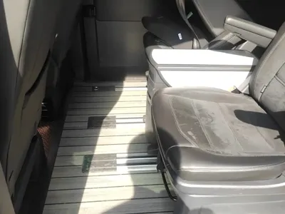 Volkswagen Multivan 2019, 80000 км, за 40464.19 USD