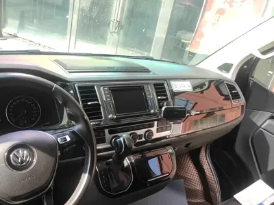 Volkswagen Multivan 2019, 80000 км, за 40464.19 USD