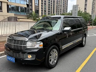 Lincoln Navigator · 2010 год
