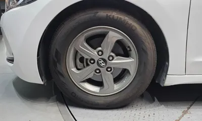 Hyundai Avante 2016, 88110 км, за 5448.34 USD