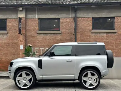 Land Rover Defender 2021, 42000 км, за 66009.46 USD