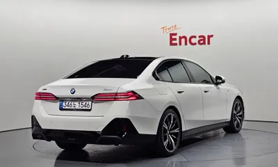 BMW 5-Series 2024, 37755 км, за 65636.08 USD