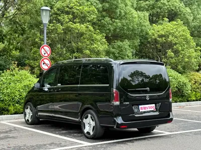 Mercedes-Benz V-Class 2025, 9000 км, за 55924.91 USD