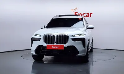 BMW X7 2025, 9856 км, за 92359.2 USD