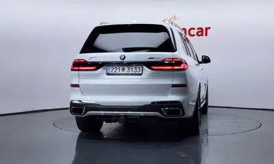 BMW X7 2025, 9856 км, за 92359.2 USD