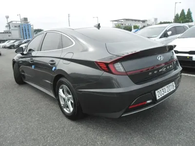 Hyundai Sonata 2021, 108000 км, за 9315.97 USD