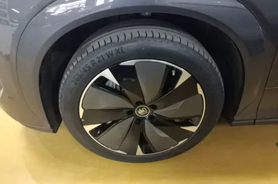 BYD Tang L