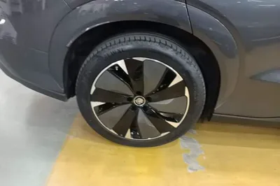 BYD Tang L