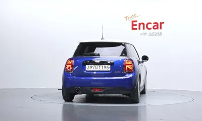 MINI Cooper 2019, 55802 км, за 7944.26 USD