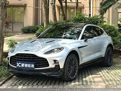 Aston Martin DBX · 2022 год