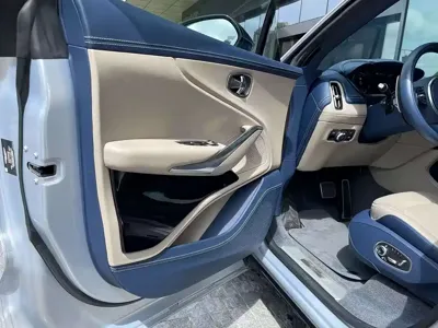 Aston Martin DBX 2022, 18000 км, за 276333.66 USD
