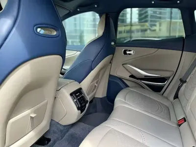 Aston Martin DBX 2022, 18000 км, за 276333.66 USD