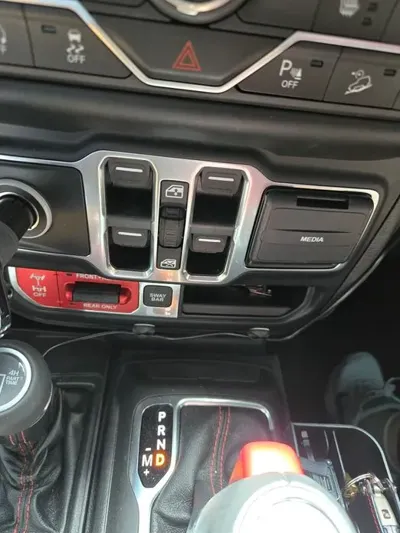Jeep Wrangler 2020, 10700 км, за 33224.77 USD - фото 8
