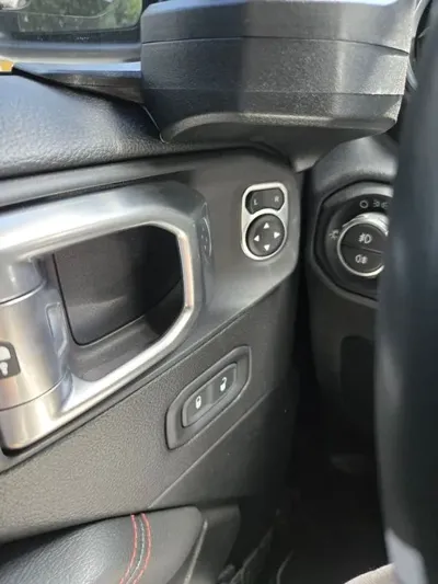 Jeep Wrangler 2020, 10700 км, за 33224.77 USD - фото 9