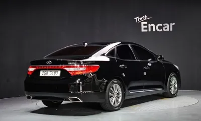 Hyundai Grandeur 2015, 179058 км, за 2734.91 USD